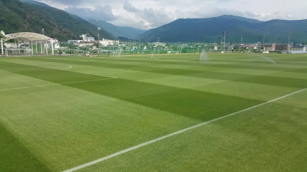 スポーツ施設・天然芝グラウンドの維持管理・企画運営：長野県松本市